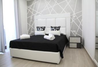 Royal Dreams has rooms with a private hot tub