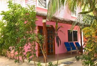 Palmetto Garden Cottage has Balcony rooms