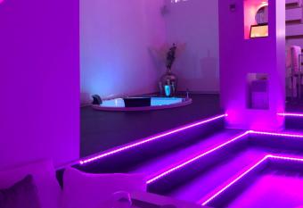 Loft Deliciae allows 18 year olds to book a room