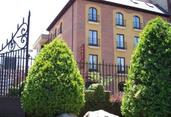 Hostal Quevedo has Balcony rooms