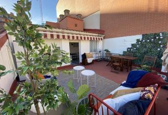 INSIDEHOME Apartments -   tico de Calle Mayor allows 18 year olds to book a room