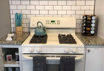 The Comfi Coral - Large 1 Bedroom Studio A allows 18 year olds to book a room