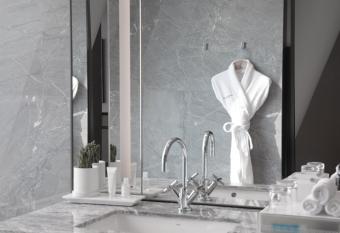 Niccolo Suzhou has rooms with a private hot tub