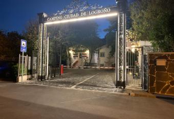 Bungalows & Albergue La Playa has Balcony rooms