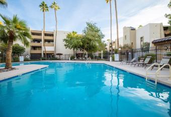 Scottsdale Camelback Rd condo has Balcony rooms