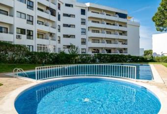 LEZIRIA APARTMENTS VILAMOURA allows 18 year olds to book a room
