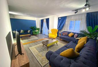 Luxury 3 bed apartment in Alexandria with side beach view has Balcony rooms