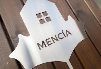 Alto da Pousa allows 18 year olds to book a room