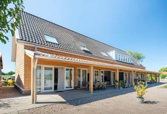 Ride by the Sea Guesthouse has Balcony rooms