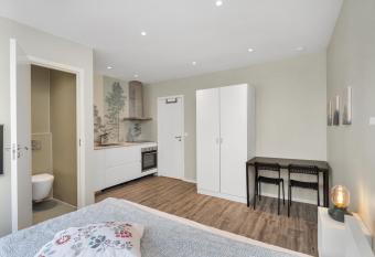 Central Studio Apartment allows 18 year olds to book a room