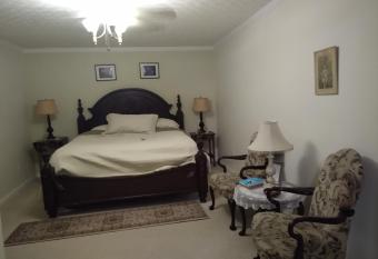 Serenity Hill Bed and Breakfast has Balcony rooms