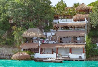 Xcabal Hotel boutique has Balcony rooms