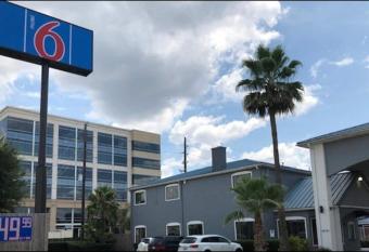 Motel 6 Houston. Tx I-10 West allows 18 year olds to book a room