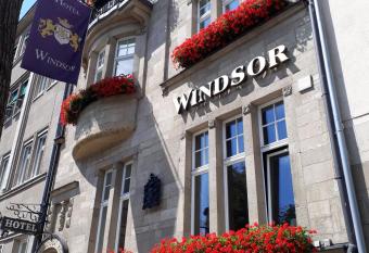 Hotel Windsor allows 18 year olds to book a room