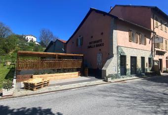 Affittacamere Cavallo Bianco allows 18 year olds to book a room