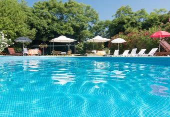 Villa Anna allows 18 year olds to book a room