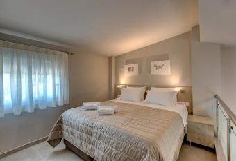 The House Of The Roses Seaview Superior Maisonette 3 has Balcony rooms