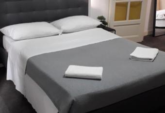 Chambres d Hotes Centre Ville allows 18 year olds to book a room