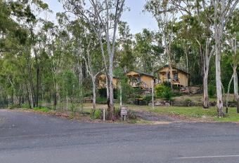 FERNS MINERS REST MOTEL has Balcony rooms