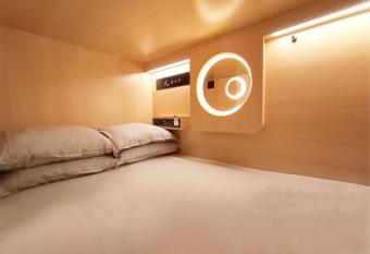 The Nap Mong Kok allows 18 year olds to book a room