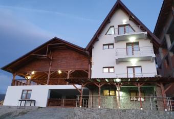 Cabana Rares has Balcony rooms