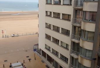 Knus appartement met zijdelings zeezicht has Balcony rooms