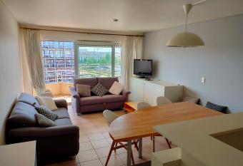 Zongericht appartement met zicht op de jachthaven has Balcony rooms