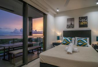 NEW - ZEN AT THE WATERFRONT - Luxury Waterfront Holiday Home for Families & Friends allows 18 year olds to book a room