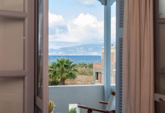 Depis Edem luxury villas naxos has rooms with a private hot tub