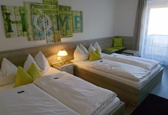 Hotel Deutschherrenhof allows 18 year olds to book a room
