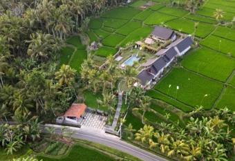 Green Coconut Cottage allows 18 year olds to book a room