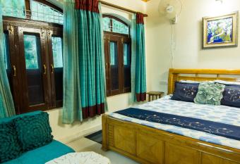 LivingStone 2BHK Villa, Kasauli has Balcony rooms