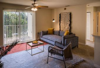 Viagem 2BR Quiet & Serene, near IMG has Balcony rooms