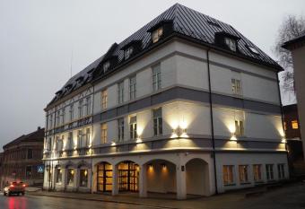 Henriks Hotell allows 18 year olds to book a room