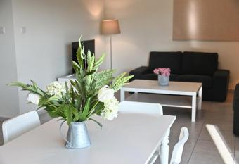 Edessis Beach House has Balcony rooms