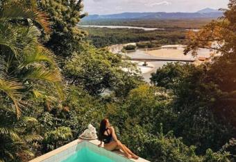 Banana Leaf Eco Hostel has Balcony rooms