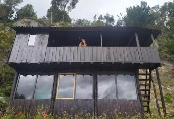 Madervill Hospedaje has Balcony rooms