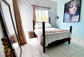 Casa do Maracuja has rooms with a private hot tub