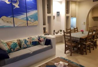 Chelona Khao Tao                                             has rooms with a private hot tub