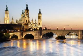 Zaragoza y sus 2 catedrales has Balcony rooms