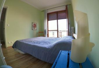 Appartamentino Corso Savona allows 18 year olds to book a room