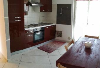 Appartamento nel verde allows 18 year olds to book a room