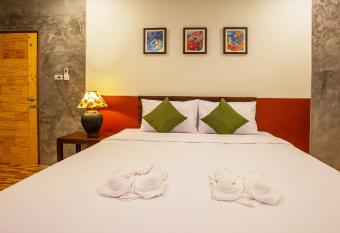 Phangnga Keeree Resort & Gallery has Balcony rooms