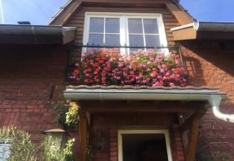 Haus Rothenstein, ruhige FeWo, ca. 10 min. zu Messe und Flughafen has Balcony rooms