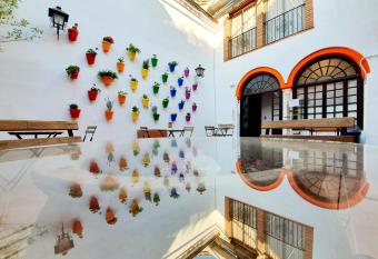 Arc House C  rdoba Only Adults allows 18 year olds to book a room