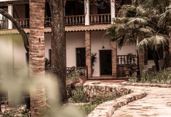 Casa Del Val- Villa Maria allows 18 year olds to book a room
