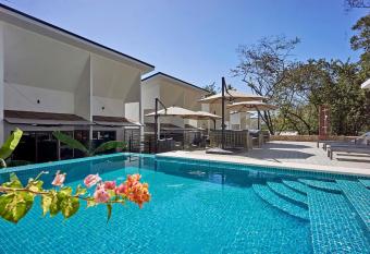 NATURA Loft Garden allows 18 year olds to book a room