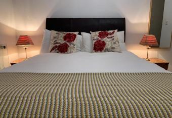 Reading Station Apartment by Shepherd Serviced Apartments has Balcony rooms