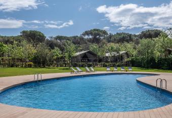 wecamp Santa Cristina allows 18 year olds to book a room