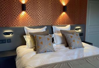 Best Western Plus Le Fairway Hotel & Spa Golf d Arras has Balcony rooms